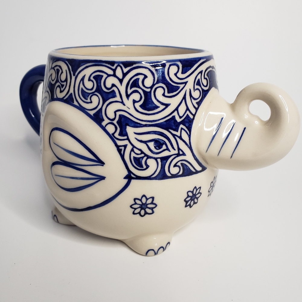 Yokohama Studio Lrg Figural Blue White Novelty Mug